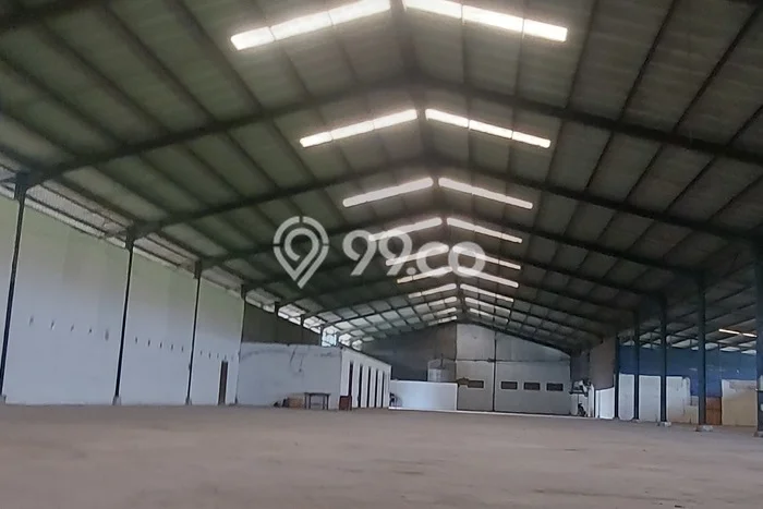 Gudang Disewa di Tangerang dengan LB 2300m2 Area Komersial Ramai Gudang Disewa di Tangerang dengan LB 2300m2 Area Komersial Ramai