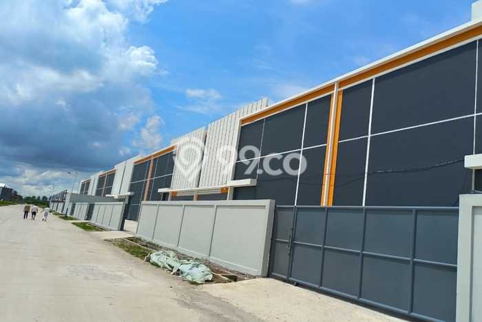 Unit Gudang disewakan di Pakuhaji Tangerang dengan LT 2000m2 / LB 1672m2 Unit Gudang disewakan di Pakuhaji Tangerang dengan LT 2000m2 / LB 1672m2
