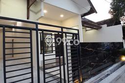 Jual Rumah Favorit Siap Huni LB 180m2 di Semarang Barat, Semarang Jual Rumah Favorit Siap Huni LB 180m2 di Semarang Barat, Semarang