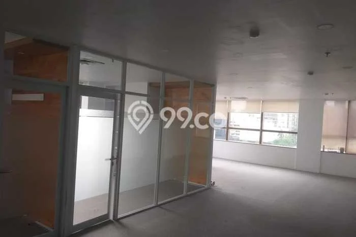 Unit Gudang Tersedia di Thamrin Spesifikasi LB 111m2 Unit Gudang Tersedia di Thamrin Spesifikasi LB 111m2