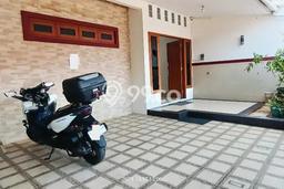 Rumah Sewa Jakarta Selatan LT 250m2 LB 230m2 Kawasan Mampang Rumah Sewa Jakarta Selatan LT 250m2 LB 230m2 Kawasan Mampang