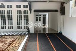Rumah di Pasar Minggu, 1 KM, Dekat Fasilitas Umum, LT 325m² LB 225m² Rumah di Pasar Minggu, 1 KM, Dekat Fasilitas Umum, LT 325m² LB 225m²