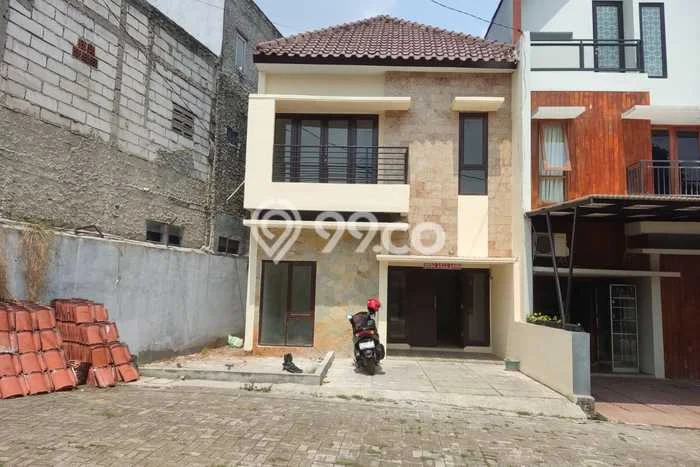 Jual Rumah Bagus Siap Huni LB 104m2 di Ciputat, Tangerang Selatan Jual Rumah Bagus Siap Huni LB 104m2 di Ciputat, Tangerang Selatan