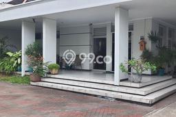 Ready to Use! Premium House LT 685m2 Desain Elegan di Raya Darmo Ready to Use! Premium House LT 685m2 Desain Elegan di Raya Darmo