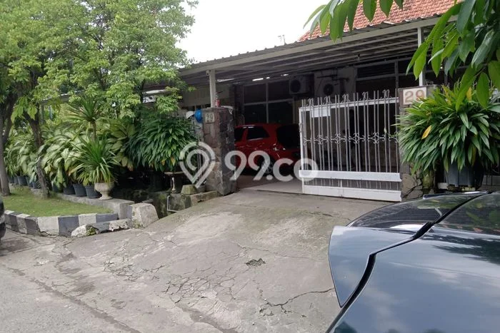 Ready to Use! Luxury House LT 812m2 Desain Modern di Surabaya Kota Ready to Use! Luxury House LT 812m2 Desain Modern di Surabaya Kota