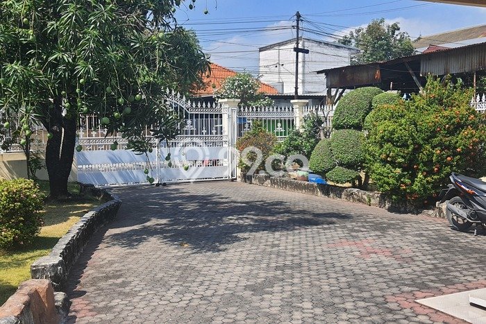 Rumah Luxury Modern Siap Huni di Diponegoro Surabaya Rumah Luxury Modern Siap Huni di Diponegoro Surabaya
