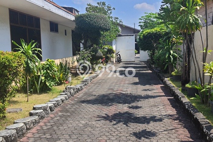 Rumah Luxury Modern Siap Huni di Diponegoro Surabaya Rumah Luxury Modern Siap Huni di Diponegoro Surabaya