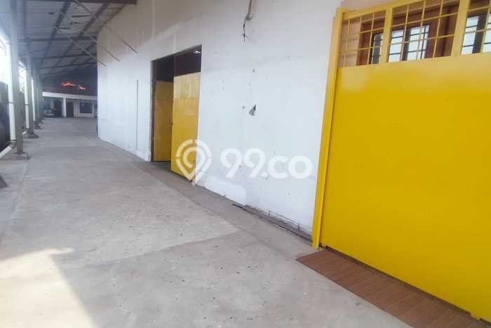 Area Ramai! Gudang Dijual di Cengkareng untuk Bisnis Luas Bangunan 1700m2 Area Ramai! Gudang Dijual di Cengkareng untuk Bisnis Luas Bangunan 1700m2
