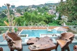 Ready to Use! Premium House LT 674m2 Desain Elegan di Dago Ready to Use! Premium House LT 674m2 Desain Elegan di Dago