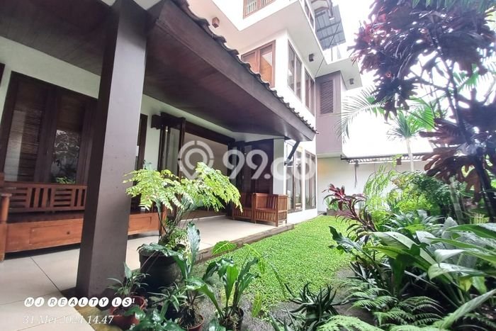 Rumah Elit LB 250m2 Siap Huni Desain Elegan di Cigadung, Bandung Rumah Elit LB 250m2 Siap Huni Desain Elegan di Cigadung, Bandung