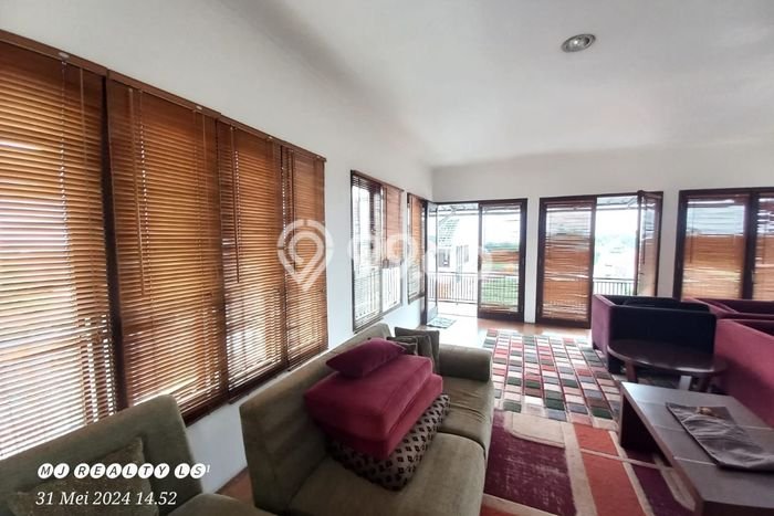 Rumah Elit LB 250m2 Siap Huni Desain Elegan di Cigadung, Bandung Rumah Elit LB 250m2 Siap Huni Desain Elegan di Cigadung, Bandung