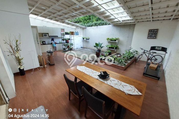 Rumah Mewah LB 280m2 Siap Pakai Desain Elegan di Cigadung, Bandung Rumah Mewah LB 280m2 Siap Pakai Desain Elegan di Cigadung, Bandung