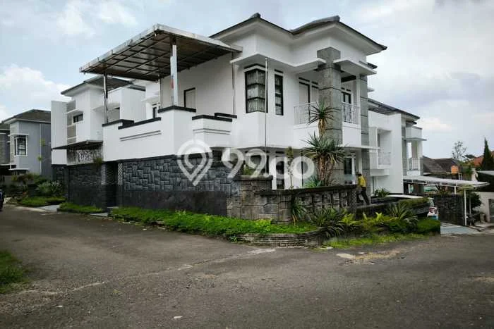 Rumah Eksklusif Siap Huni LT 382m2 di Cipanas, Cianjur Rumah Eksklusif Siap Huni LT 382m2 di Cipanas, Cianjur