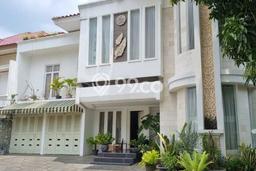 Hunian Elit LB 750m2 Siap Pakai Desain Elegan di Kemang, Jakarta Selatan Hunian Elit LB 750m2 Siap Pakai Desain Elegan di Kemang, Jakarta Selatan