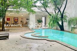 Dijual Rumah Luas Elegan Dengan View Cantik di Kemang, Jakarta Selatan Dijual Rumah Luas Elegan Dengan View Cantik di Kemang, Jakarta Selatan