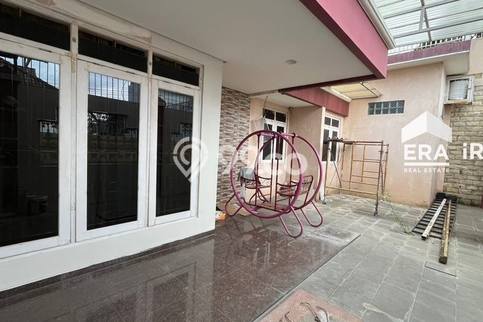 Lokasi terbaik! Rumah siap huni disewakan di Solo Baru LB 350m2 Lokasi terbaik! Rumah siap huni disewakan di Solo Baru LB 350m2