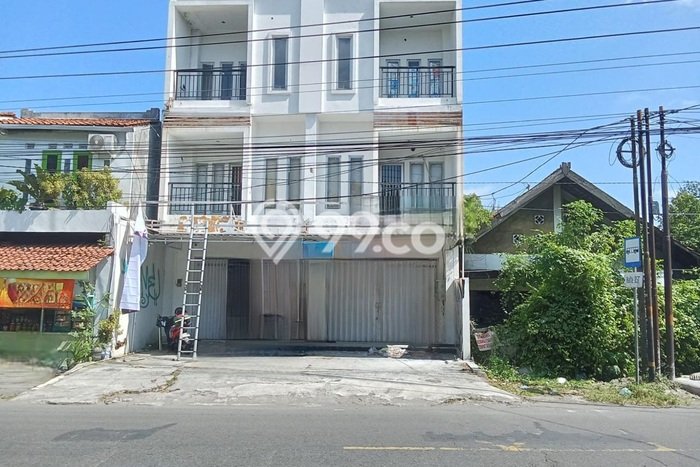 Ruko untuk disewa di Laweyan punya LT 170m2 & LB 73m2 harga sewa kompetitif Ruko untuk disewa di Laweyan punya LT 170m2 & LB 73m2 harga sewa kompetitif