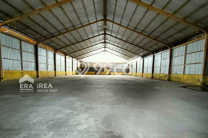 Gudang di Bantul, Luas 2300m², Disewakan, Pusat Komersial, Ready Operasional Gudang di Bantul, Luas 2300m², Disewakan, Pusat Komersial, Ready Operasional