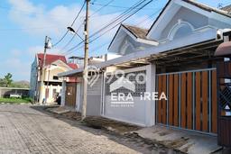 For Sale Rumah 2 Kamar Lokasi Strategis Nyaman dan Strategis di Solo Baru For Sale Rumah 2 Kamar Lokasi Strategis Nyaman dan Strategis di Solo Baru