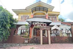 Hot Offer Hunian Mewah Ideal dan Luas di Pucang Sawit, Solo Hot Offer Hunian Mewah Ideal dan Luas di Pucang Sawit, Solo
