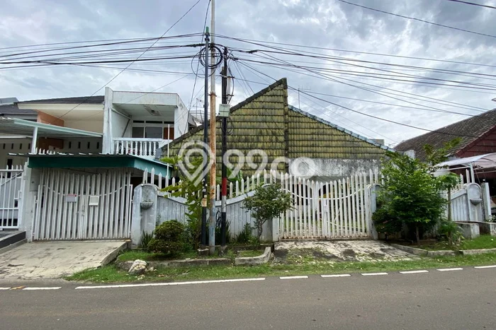 Jual Rumah Luas Elegan Dengan View Cantik di Pulomas, Jakarta Timur Jual Rumah Luas Elegan Dengan View Cantik di Pulomas, Jakarta Timur