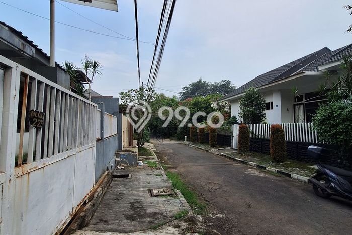 Dijual Cepat Rumah Bagus Siap Huni LB 200m2 di Cinere, Depok Dijual Cepat Rumah Bagus Siap Huni LB 200m2 di Cinere, Depok