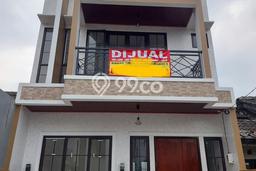 Rumah Luas Asri 4 KT Siap Pakai di Sentul City Bogor Rumah Luas Asri 4 KT Siap Pakai di Sentul City Bogor