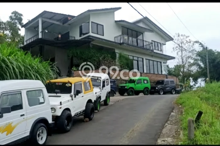 Hunian Berkelas LT 1500m2m² / LB 400m2m² di Kawasan Asri , Salatiga Hunian Berkelas LT 1500m2m² / LB 400m2m² di Kawasan Asri , Salatiga