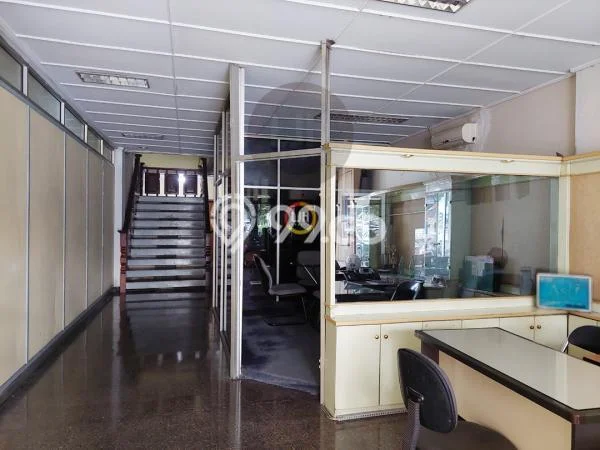 Ruko untuk Disewa di Pusat Semarang Luas Bangunan 440m2 Ruko untuk Disewa di Pusat Semarang Luas Bangunan 440m2