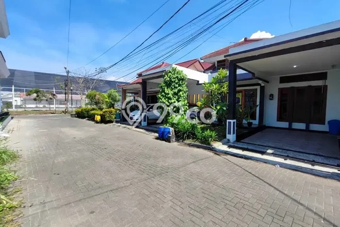 PRIME PROPERTY! Rumah di Cinambo, 2 KM, Lingkungan Elite, LT 150m² Bangunan 180m² PRIME PROPERTY! Rumah di Cinambo, 2 KM, Lingkungan Elite, LT 150m² Bangunan 180m²