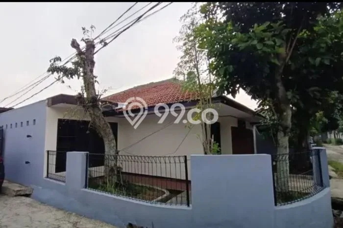 LISTING BARU! Rumah kawasan Gunung Batu, Siap Huni, 3 KT, Dekat Gunung Batu, Bandung, Bandung, LT 180m² Bangunan 160m² LISTING BARU! Rumah kawasan Gunung Batu, Siap Huni, 3 KT, Dekat Gunung Batu, Bandung, Bandung, LT 180m² Bangunan 160m²