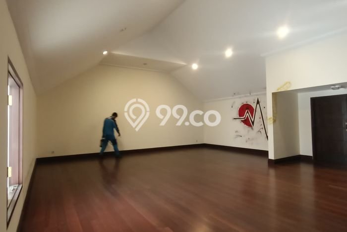 Rumah Terawat di Sayap Dago, Bandung, Luas Tanah 1000m2m², LB 1200m2m² Rumah Terawat di Sayap Dago, Bandung, Luas Tanah 1000m2m², LB 1200m2m²