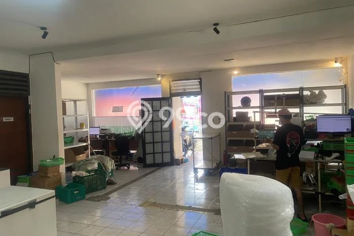 Rumah area , 2 KM, Dekat Universitas, Luas 350m2m² Bangunan 280m2m² Rumah area , 2 KM, Dekat Universitas, Luas 350m2m² Bangunan 280m2m²