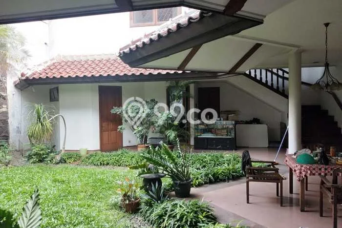 Dijual Rumah Luas Elegan Dengan View Cantik di Sayap Dago, Bandung Dijual Rumah Luas Elegan Dengan View Cantik di Sayap Dago, Bandung