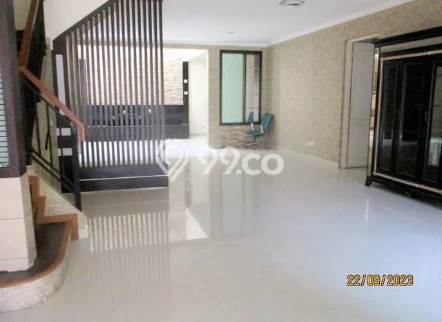 Disewakan! Rumah 5 Kamar Tidur &
4 Kamar Mandi di BSD Taman Provence, Tangerang Disewakan! Rumah 5 Kamar Tidur &
4 Kamar Mandi di BSD Taman Provence, Tangerang