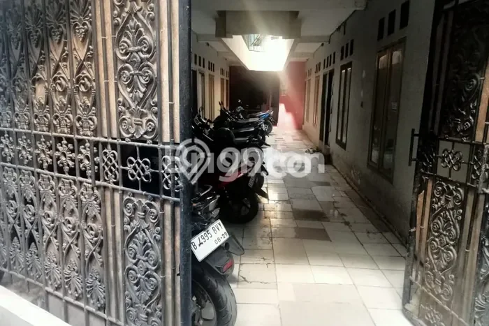 Kost Dijual Lokasi Pesanggrahan, Jakarta Selatan, Spesifikasi 22 Kamar Tidur dan Luas 450m2 Kost Dijual Lokasi Pesanggrahan, Jakarta Selatan, Spesifikasi 22 Kamar Tidur dan Luas 450m2