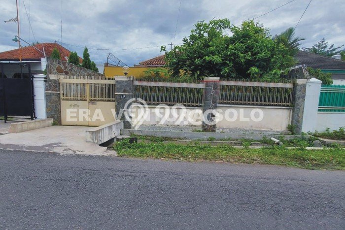 Rumah Mewah Siap Huni LT 292m2 di Laweyan, Solo Rumah Mewah Siap Huni LT 292m2 di Laweyan, Solo