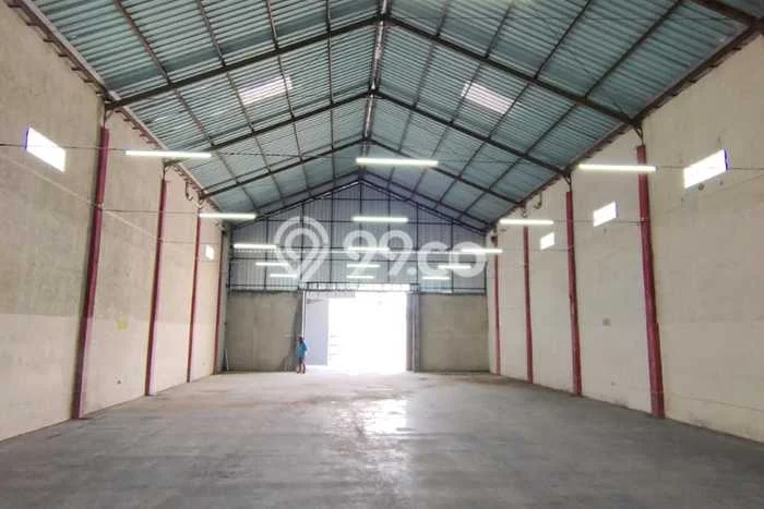 LOKASI STRATEGIS! Gudang di Grogol, Luas 450m², Area Ramai, Ready Operasional LOKASI STRATEGIS! Gudang di Grogol, Luas 450m², Area Ramai, Ready Operasional