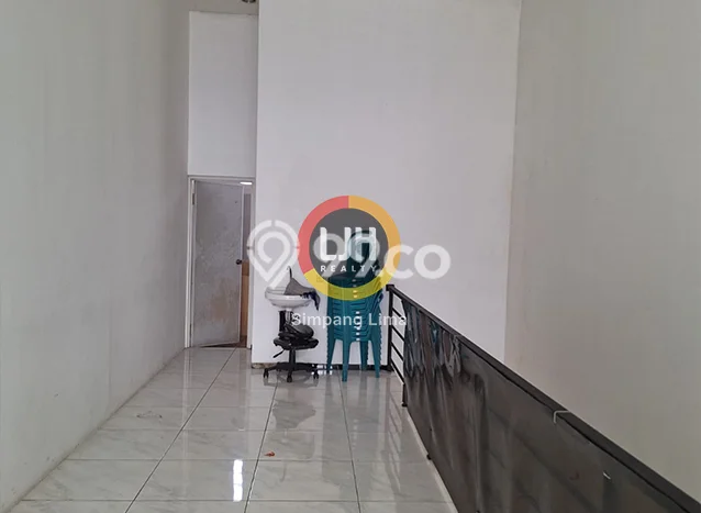 Ruko bagus disewakan di Gayamsari Semarang dengan LB 120m2 harga sewa terbaik Ruko bagus disewakan di Gayamsari Semarang dengan LB 120m2 harga sewa terbaik