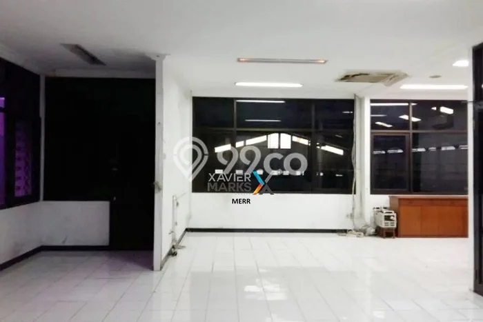 Unit Gudang Disewakan di Margomulyo di Area Ramai & Strategis Unit Gudang Disewakan di Margomulyo di Area Ramai & Strategis