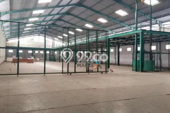 Unit Gudang Disewakan di Margomulyo di Area Ramai & Strategis Unit Gudang Disewakan di Margomulyo di Area Ramai & Strategis