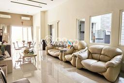 Hunian Mewah LB 230m2 Siap Pakai Desain Elegan di Manyar, Surabaya Hunian Mewah LB 230m2 Siap Pakai Desain Elegan di Manyar, Surabaya