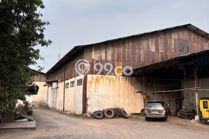 Gudang disewakan di Krian Sidoarjo dengan luas bangunan 2708m2 Gudang disewakan di Krian Sidoarjo dengan luas bangunan 2708m2