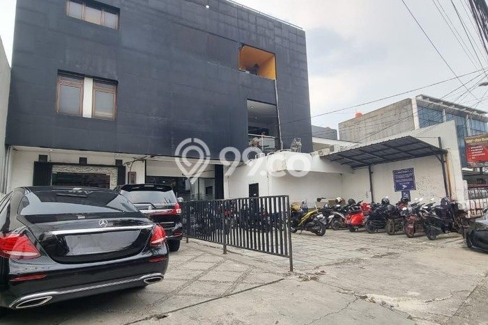 Unit Ruko Dijual di Jakarta Selatan LT 150m2 & LB 360m2 Unit Ruko Dijual di Jakarta Selatan LT 150m2 & LB 360m2
