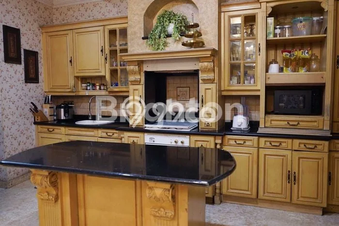Rumah Elit LB 1000m2 Siap Huni Desain Elegan di Kemanggisan, Jakarta Barat Rumah Elit LB 1000m2 Siap Huni Desain Elegan di Kemanggisan, Jakarta Barat