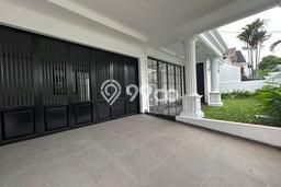 Ready to Use! Premium House LT 241m2 Desain Modern di Bintaro Ready to Use! Premium House LT 241m2 Desain Modern di Bintaro