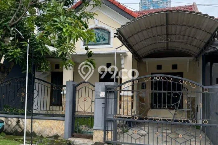 Lokasi strategis! Rumah siap huni disewakan di Wiyung LB 96m2 Lokasi strategis! Rumah siap huni disewakan di Wiyung LB 96m2
