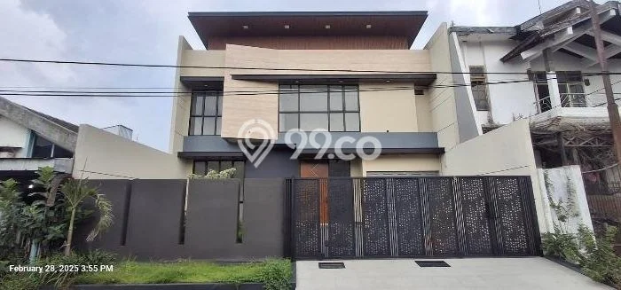 Siap Huni Rumah Mewah 5 Kamar di Semampir Dekat ke Mana Pun Siap Huni Rumah Mewah 5 Kamar di Semampir Dekat ke Mana Pun
