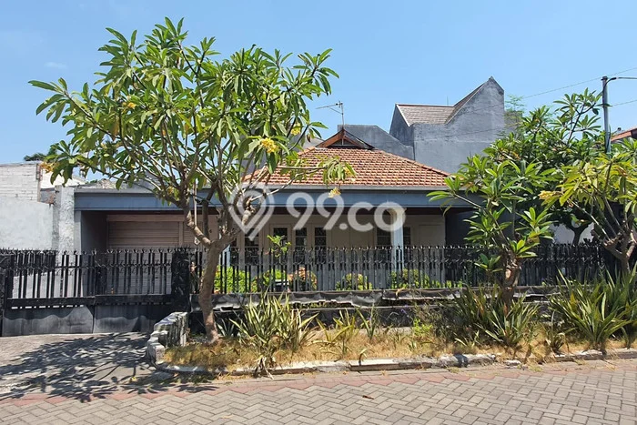 Ready to Use! Premium House LT 286m2 Desain Modern di Raya Darmo Ready to Use! Premium House LT 286m2 Desain Modern di Raya Darmo