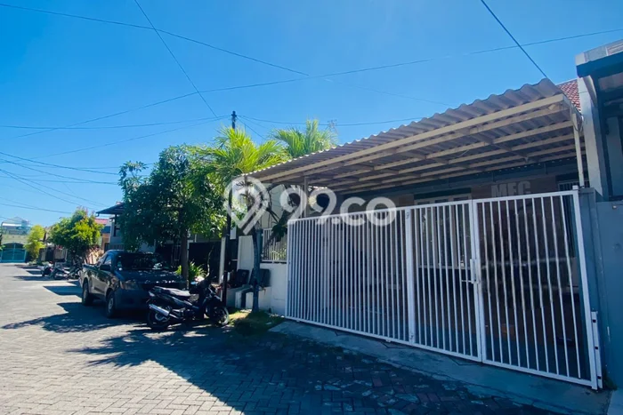 Lokasi terbaik! Rumah siap pakai dikontrakkan di Rungkut LB 150m2 Lokasi terbaik! Rumah siap pakai dikontrakkan di Rungkut LB 150m2